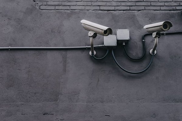 Quels sont les critères pour choisir une caméra de surveillance extérieure pour la maison?